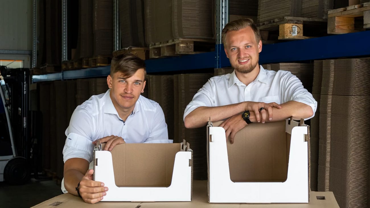 Pressebild quer 169 lagerkarton lager gruender front 1