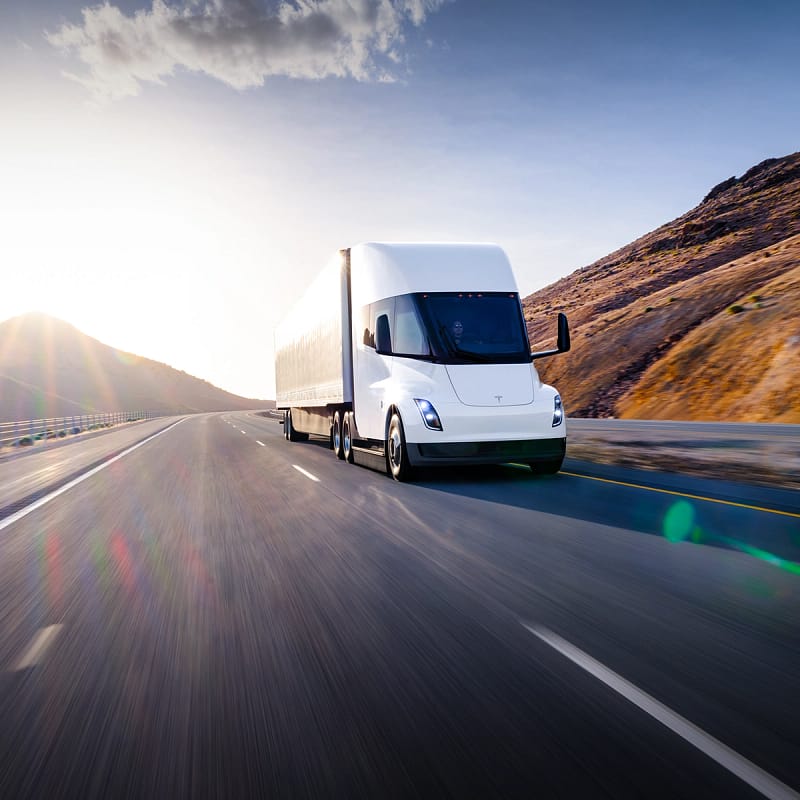 Tesla semi electric truck lkw elektrischer lastkraftwagen sonnenschein strasse